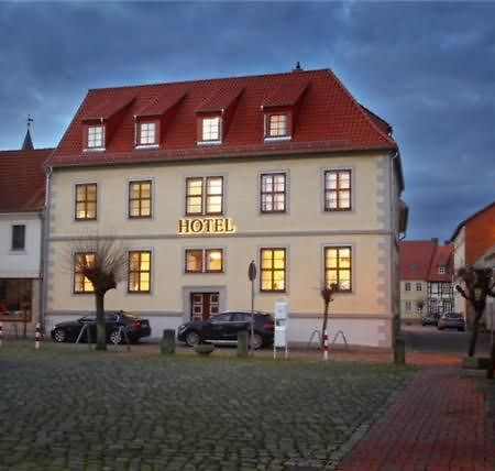 Hotel Am Markt Oebisfelde Bagian luar foto